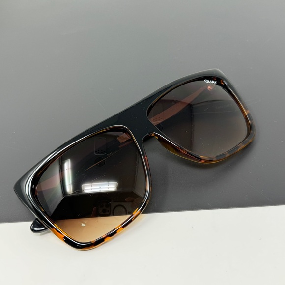 Desi x Quay OTL l l oversized sunglasses excellent - Picture 10 of 12